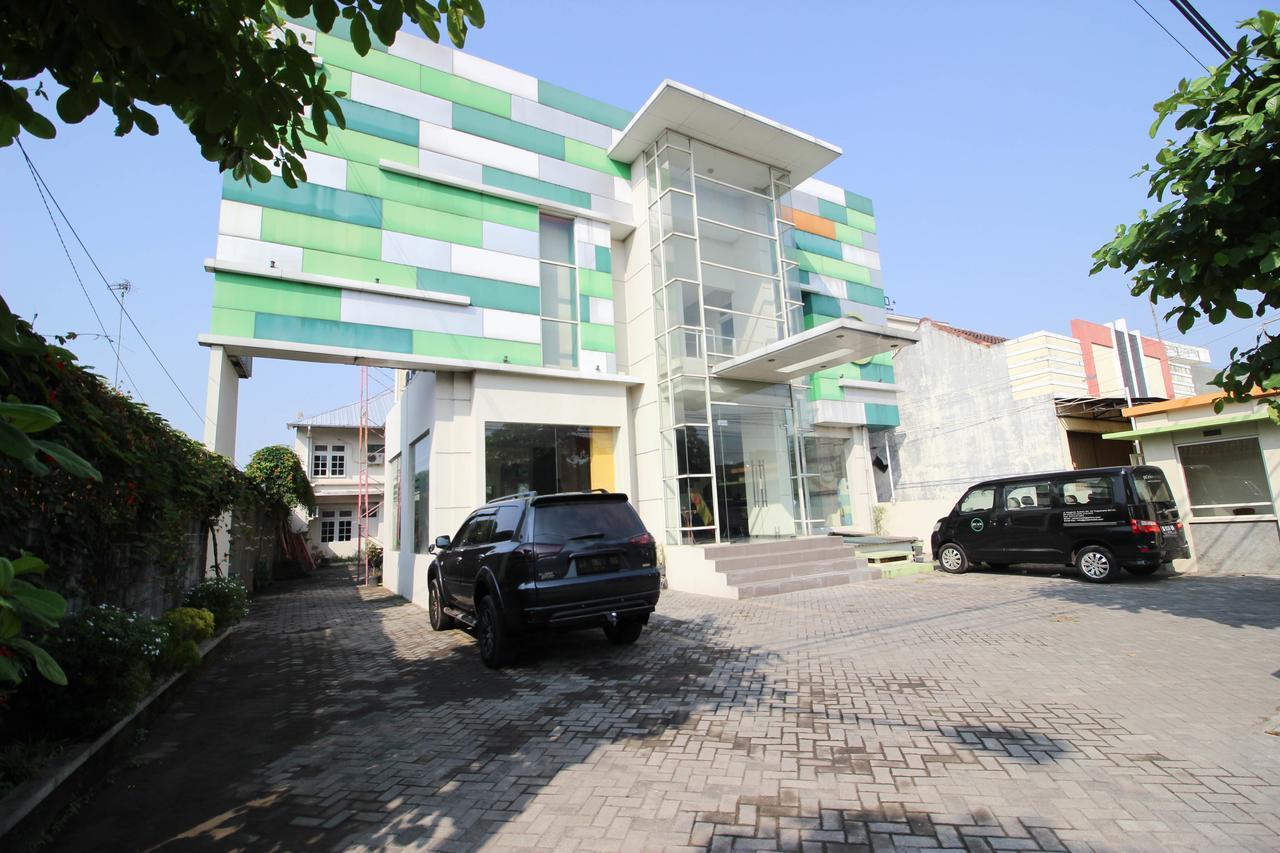 Reddoorz Plus Near Keraton Yogyakarta 2 ภายนอก รูปภาพ